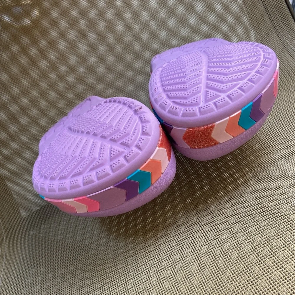 NWT CROCS (Sz-GS Kids/J1-2)Super Cute Purple Sandals w/Colorful Border Accent💜🩷